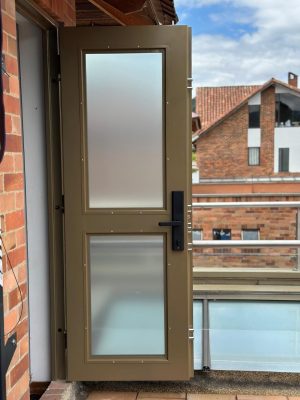 Puerta Con cerradura Biométrica