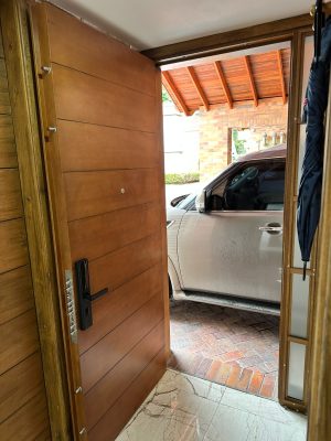 Puerta Con cerradura Biométrica