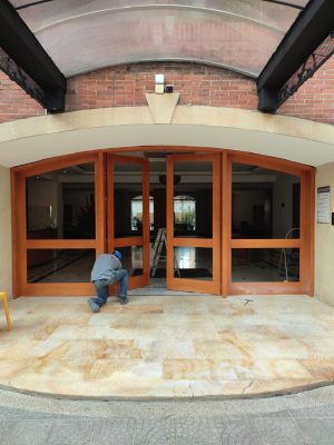 Puerta de Seguridad de entrada a Conjuntos